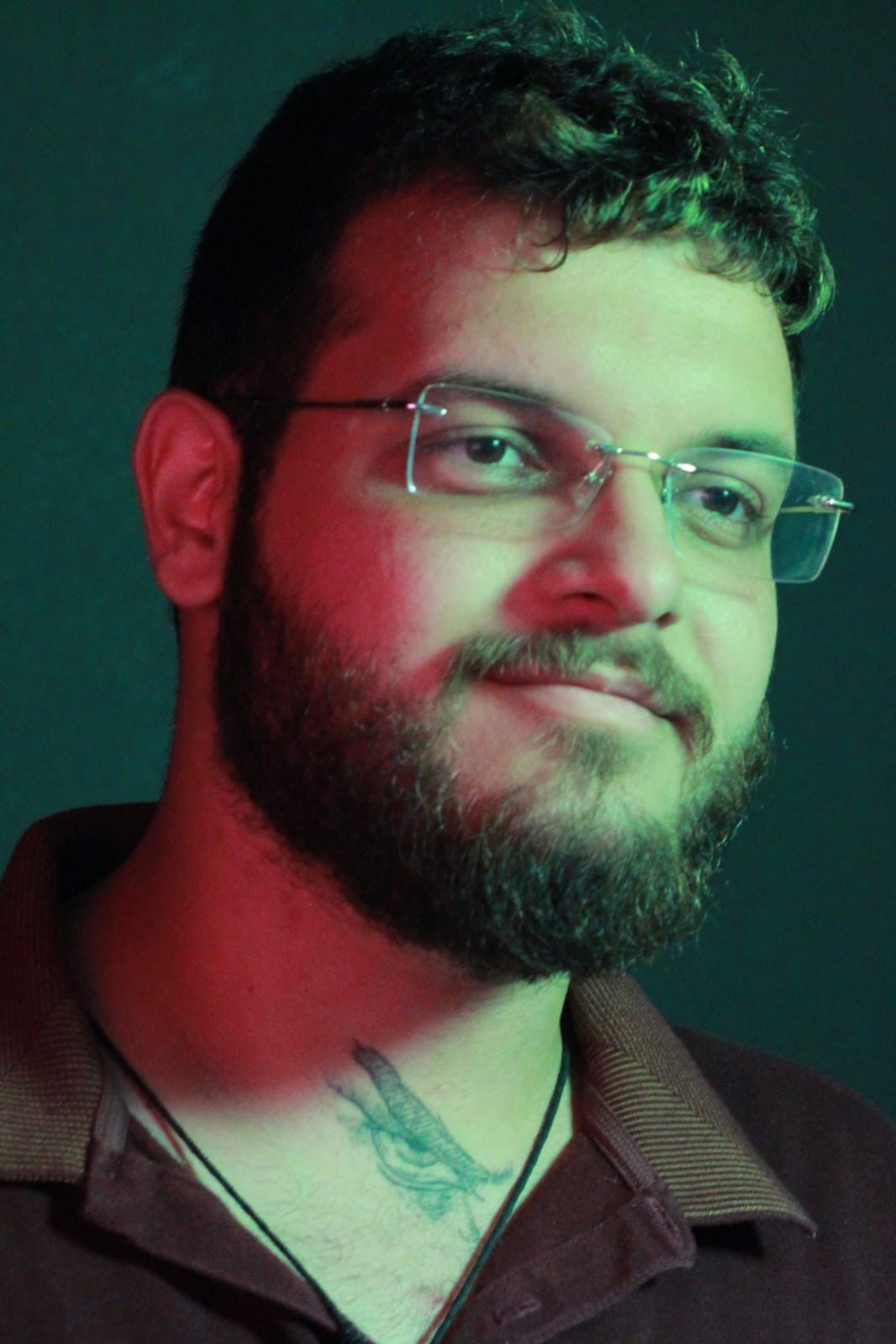 Tom Nogueira backdrop