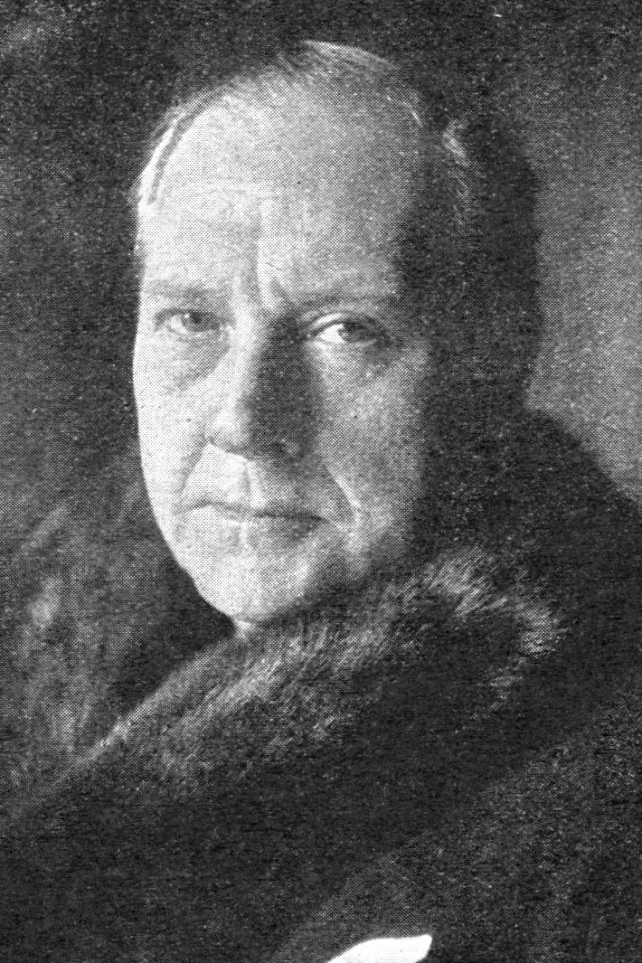 Arnold Korff backdrop