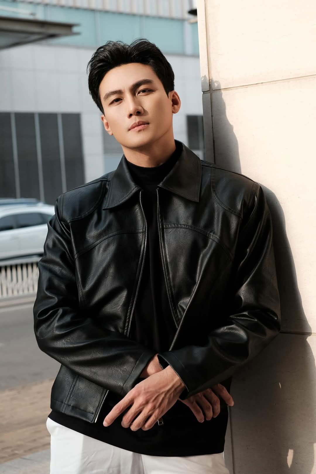 Mạc Trung Kiên backdrop