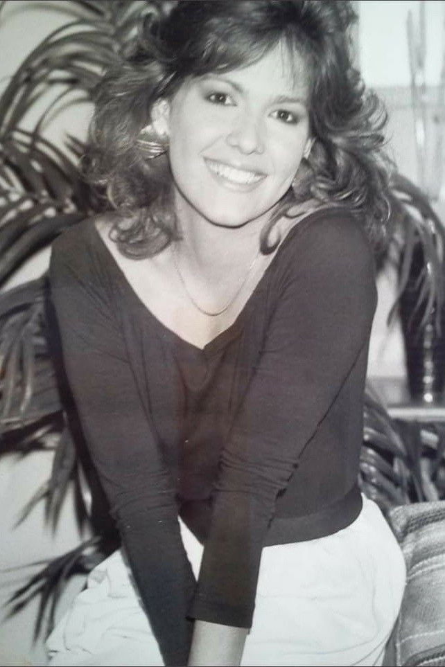 Millie Avilés backdrop