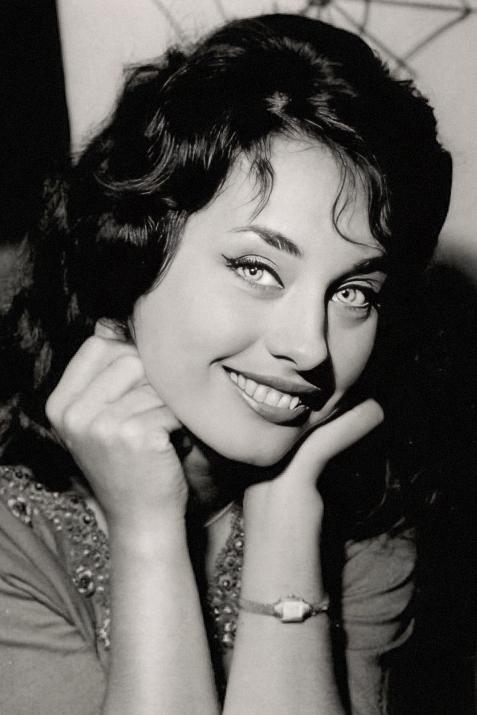 Vera Tschechowa backdrop