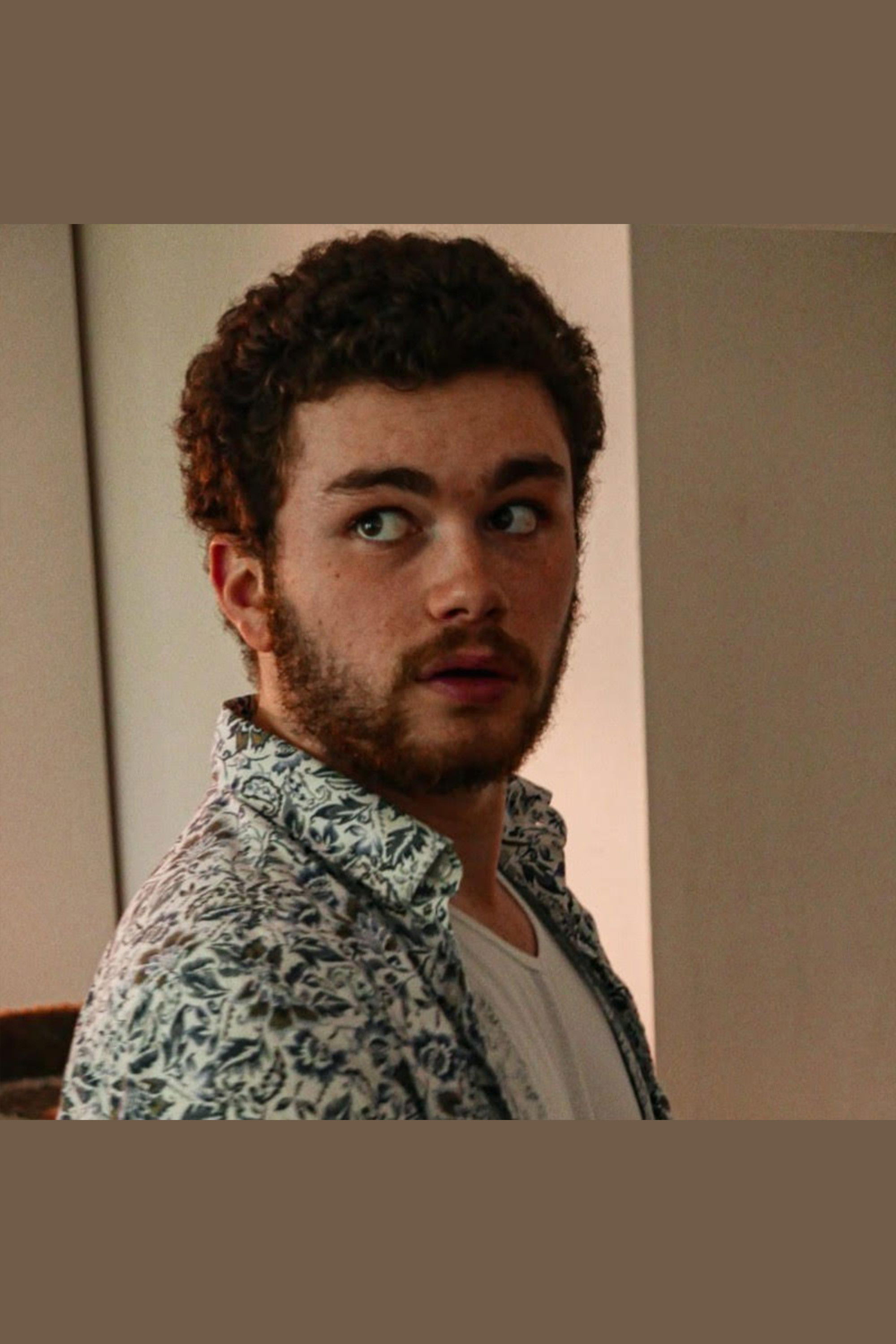 Noé Vallois backdrop