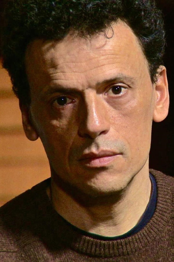 Maher Kamoun backdrop