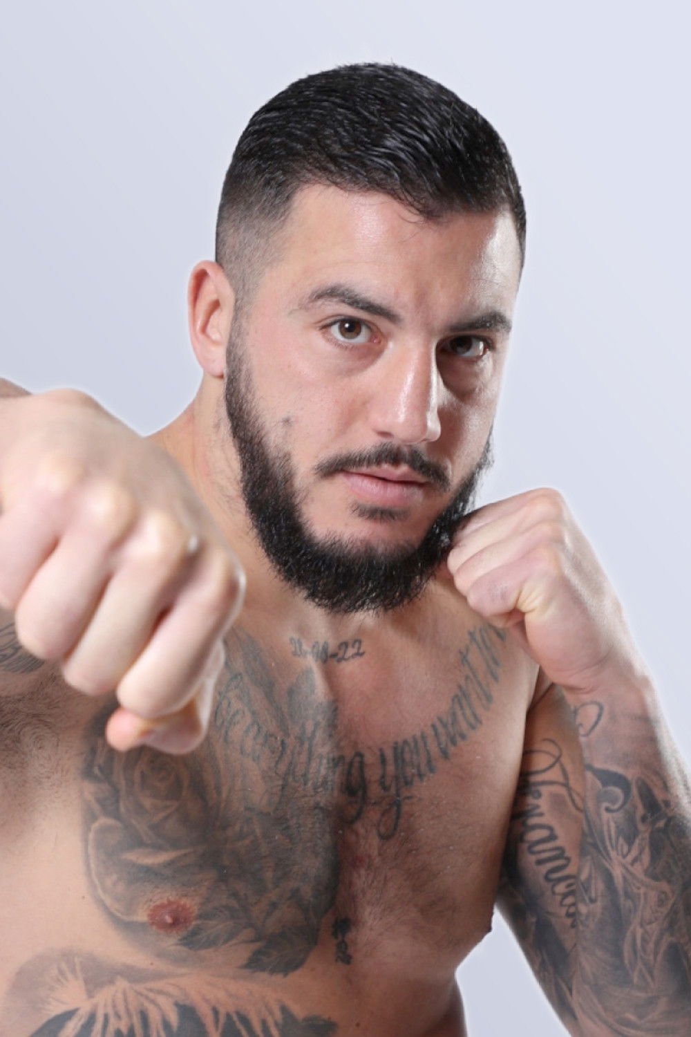 Mattia Faraoni backdrop