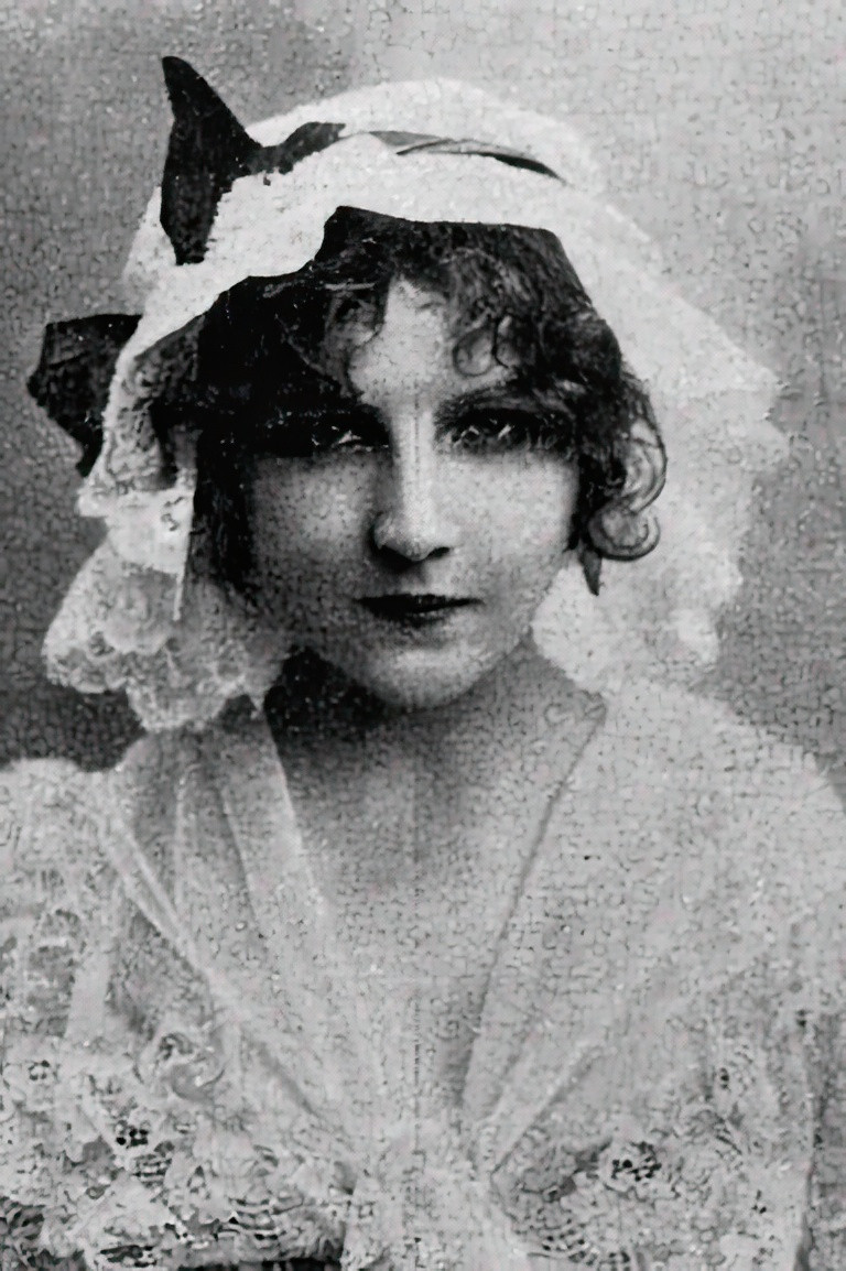 Suzanne Crosnier backdrop