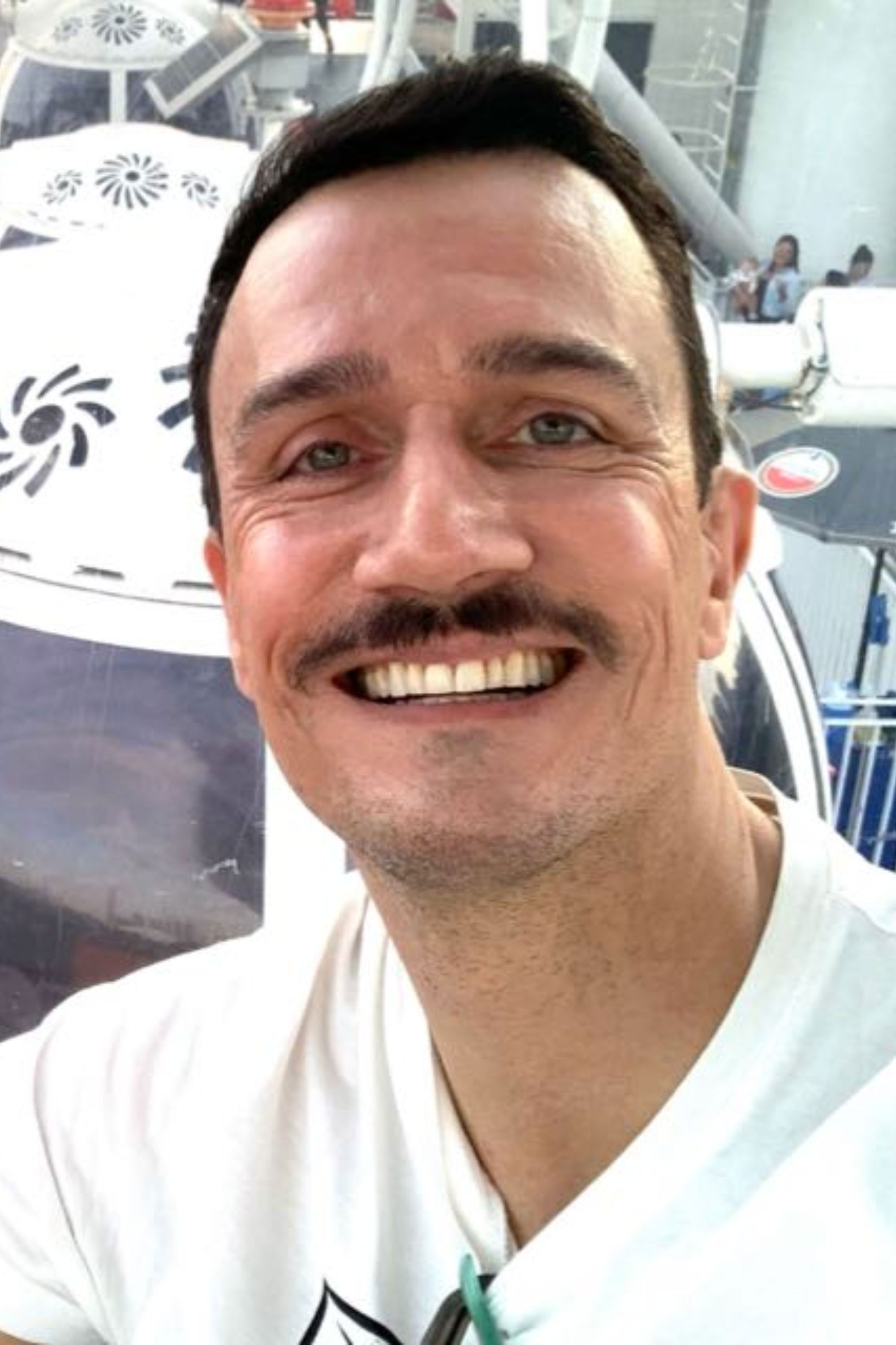 André Leão backdrop