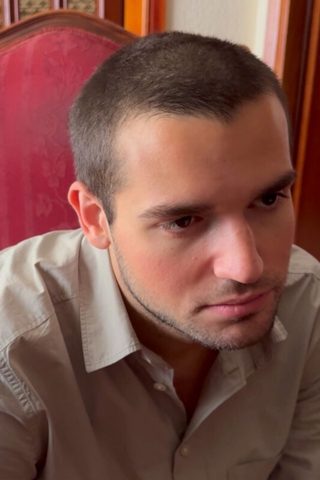 Konstantinos Kakolyris backdrop