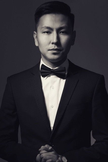 Ilyas Dzhaparov backdrop