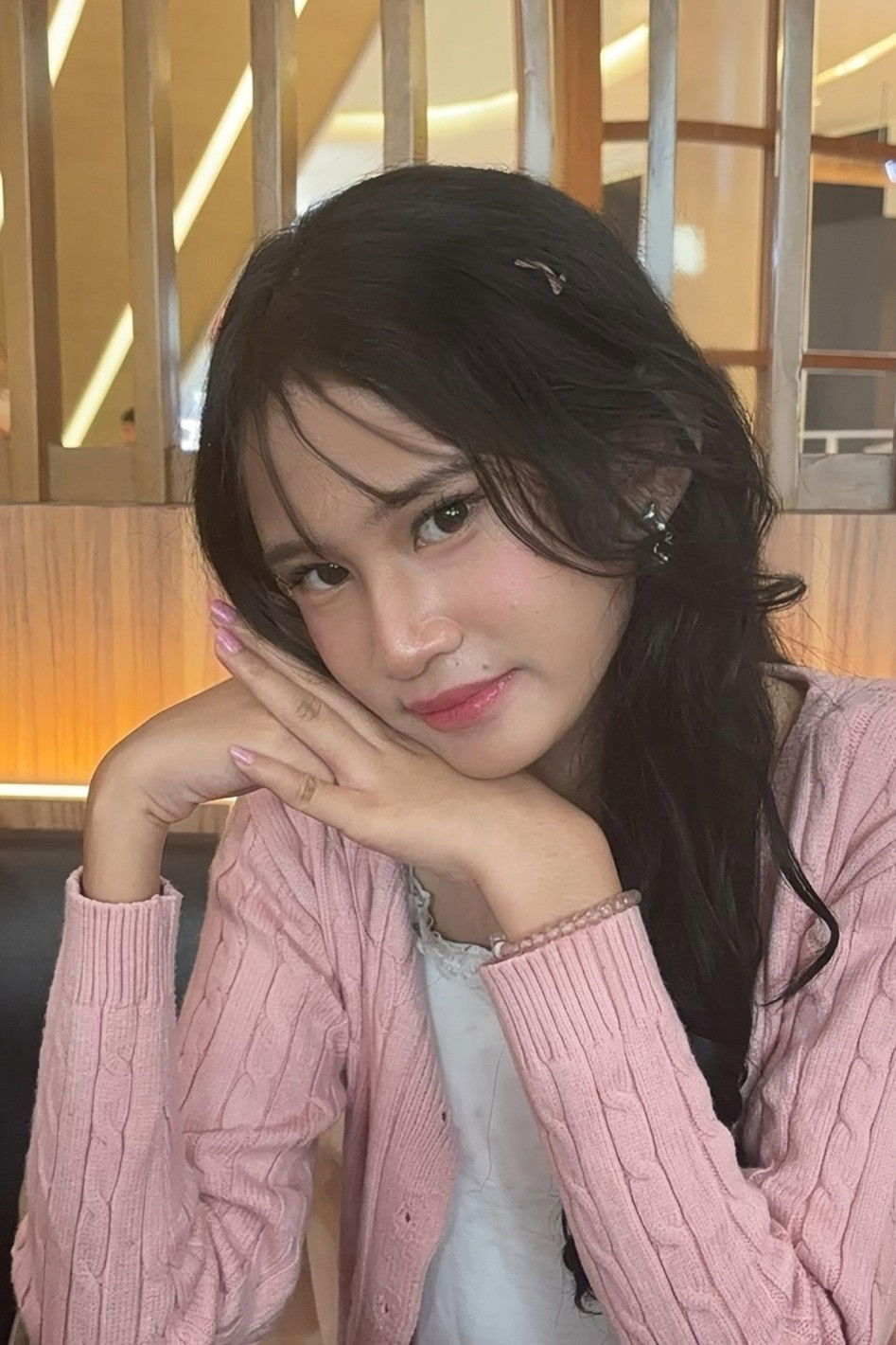 Refita Azzahra backdrop