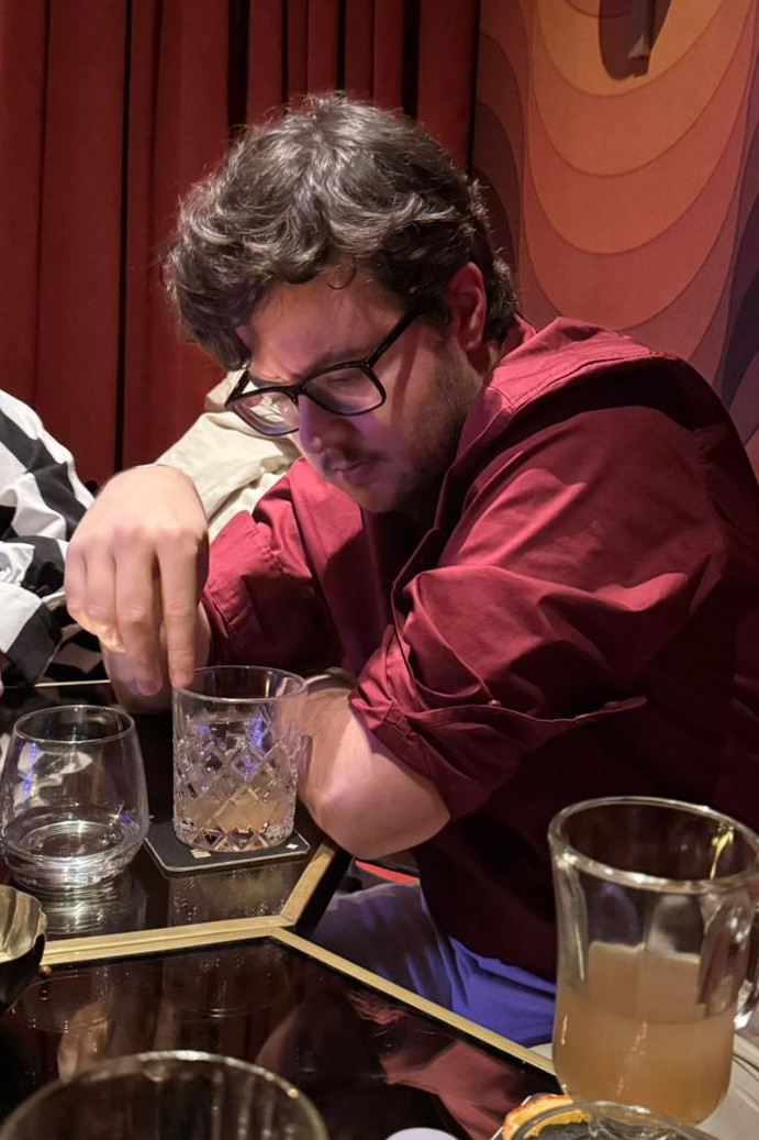 Ángel Bernal backdrop