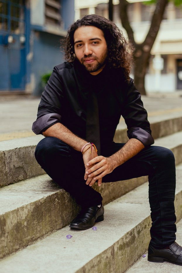 Elaias Santos backdrop