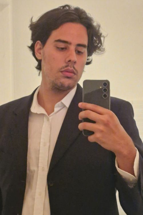 Lucas Borem backdrop