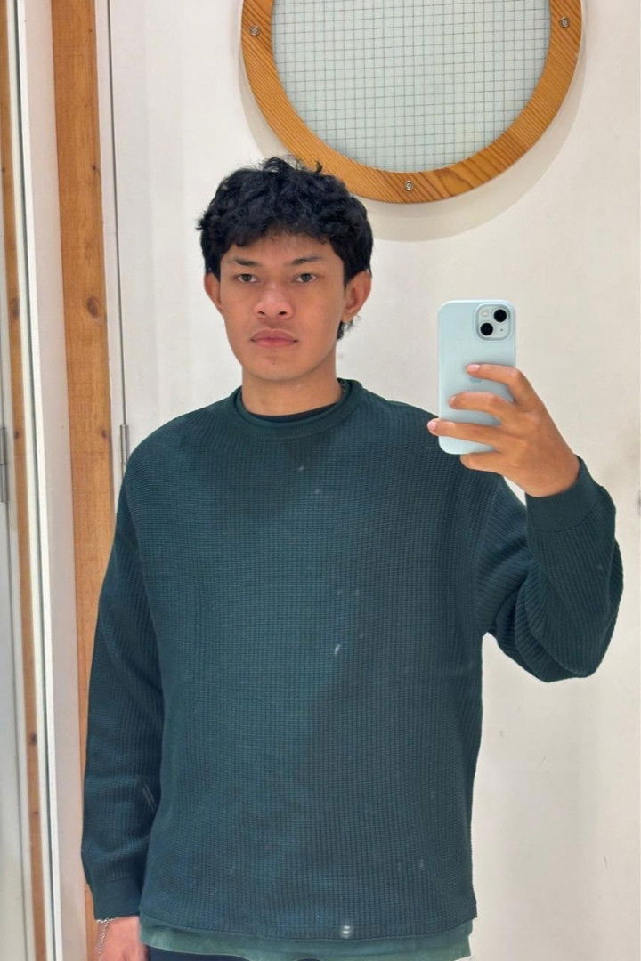 Miki Mikaili backdrop