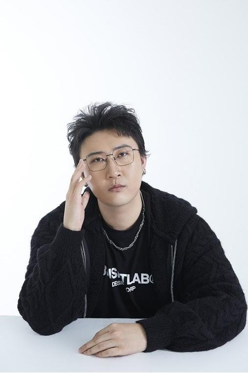 Liang Sheng backdrop