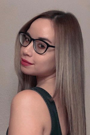 Claudia Sánchez Espinoza backdrop