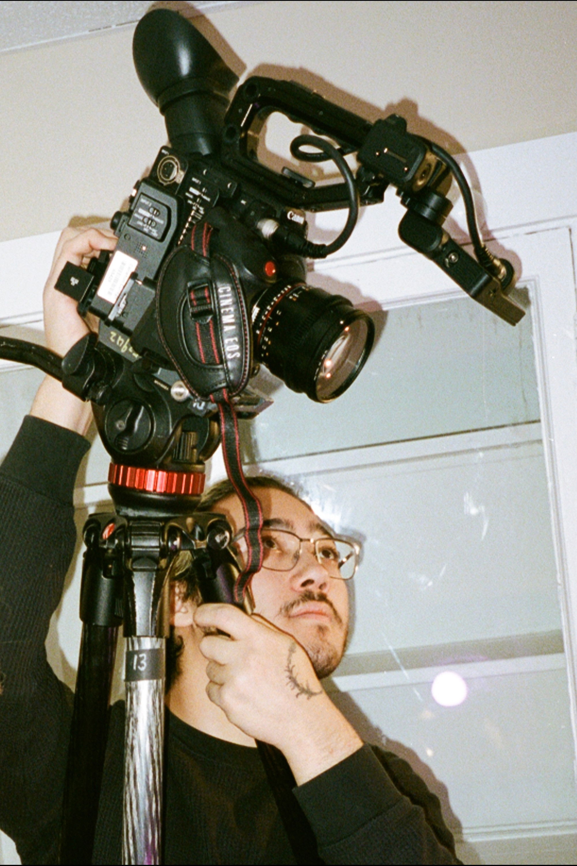 Evan Hyun Suk backdrop