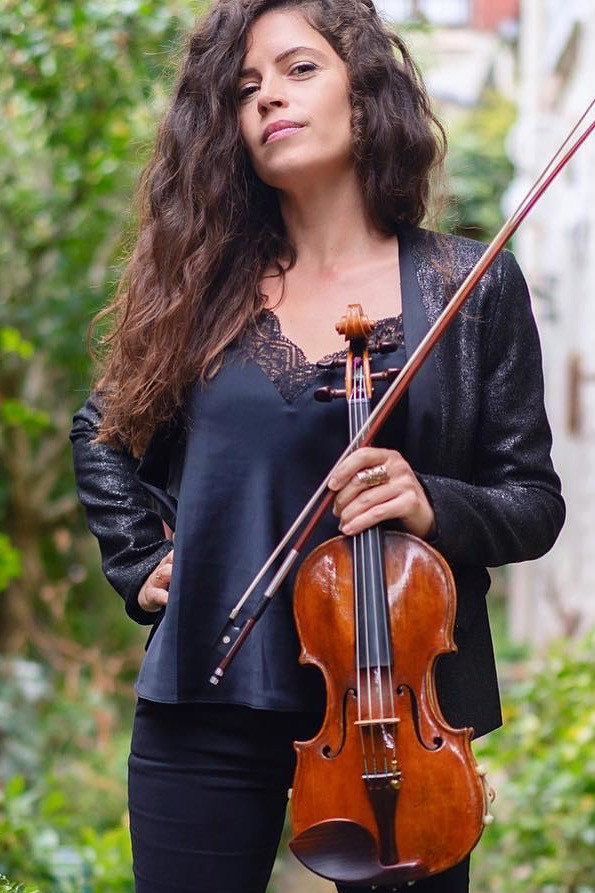 Emelyne Chirol backdrop