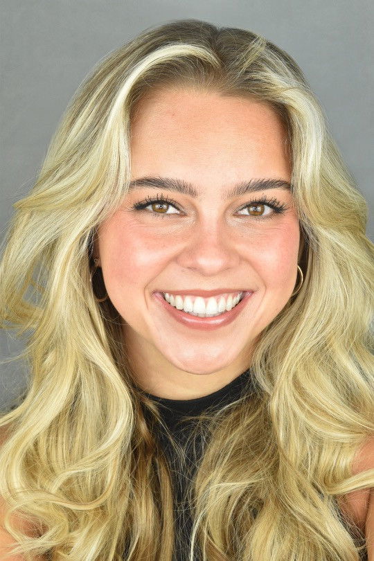 Julia Winer backdrop