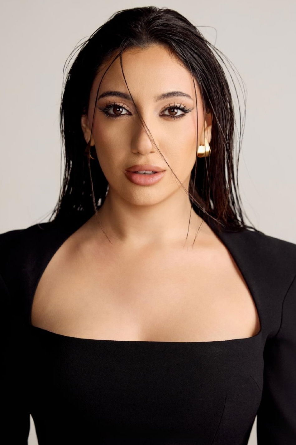 Yuval Raphael backdrop