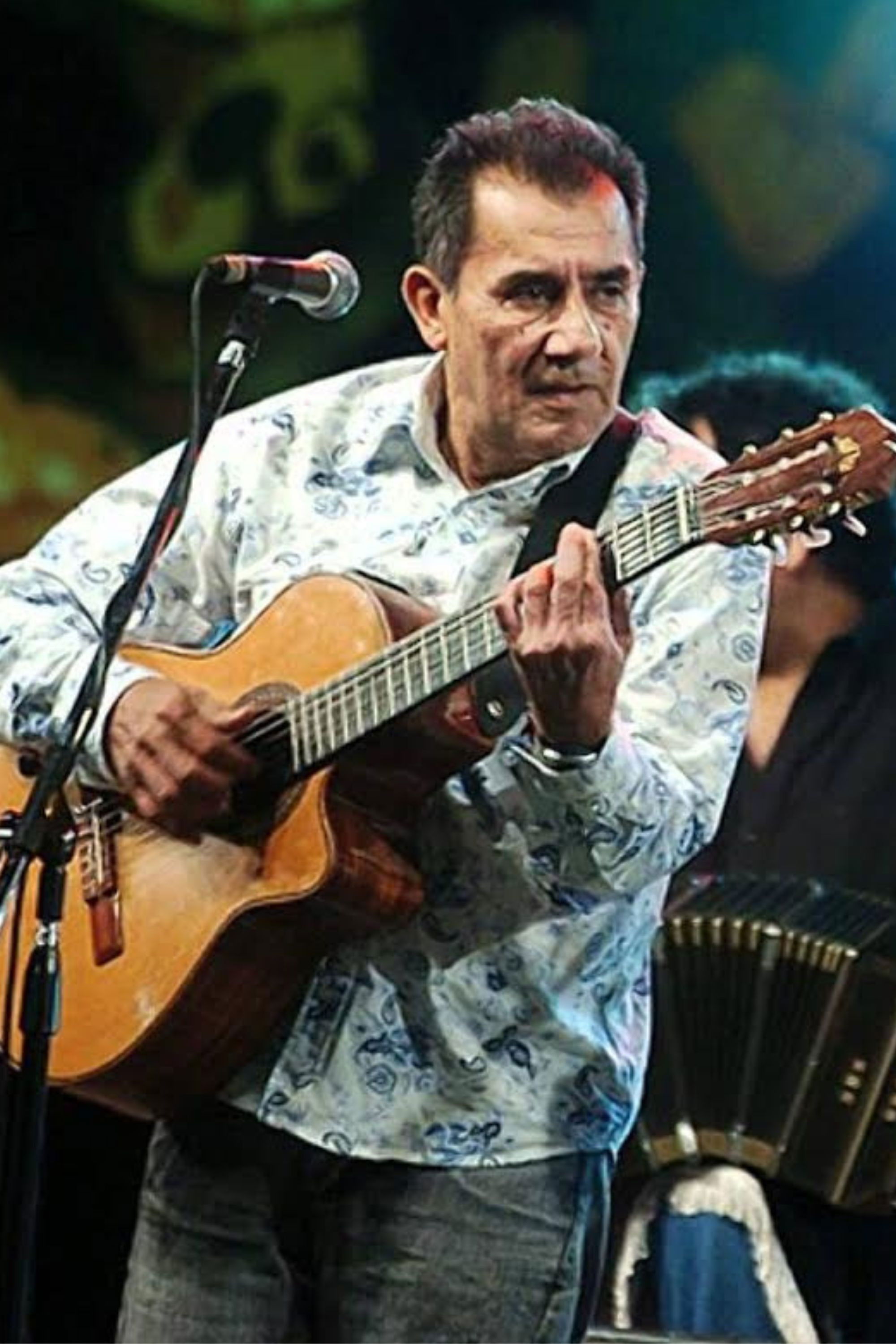 Cuti Carabajal backdrop