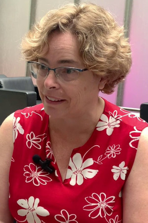 Kari Glynes-Elliott backdrop