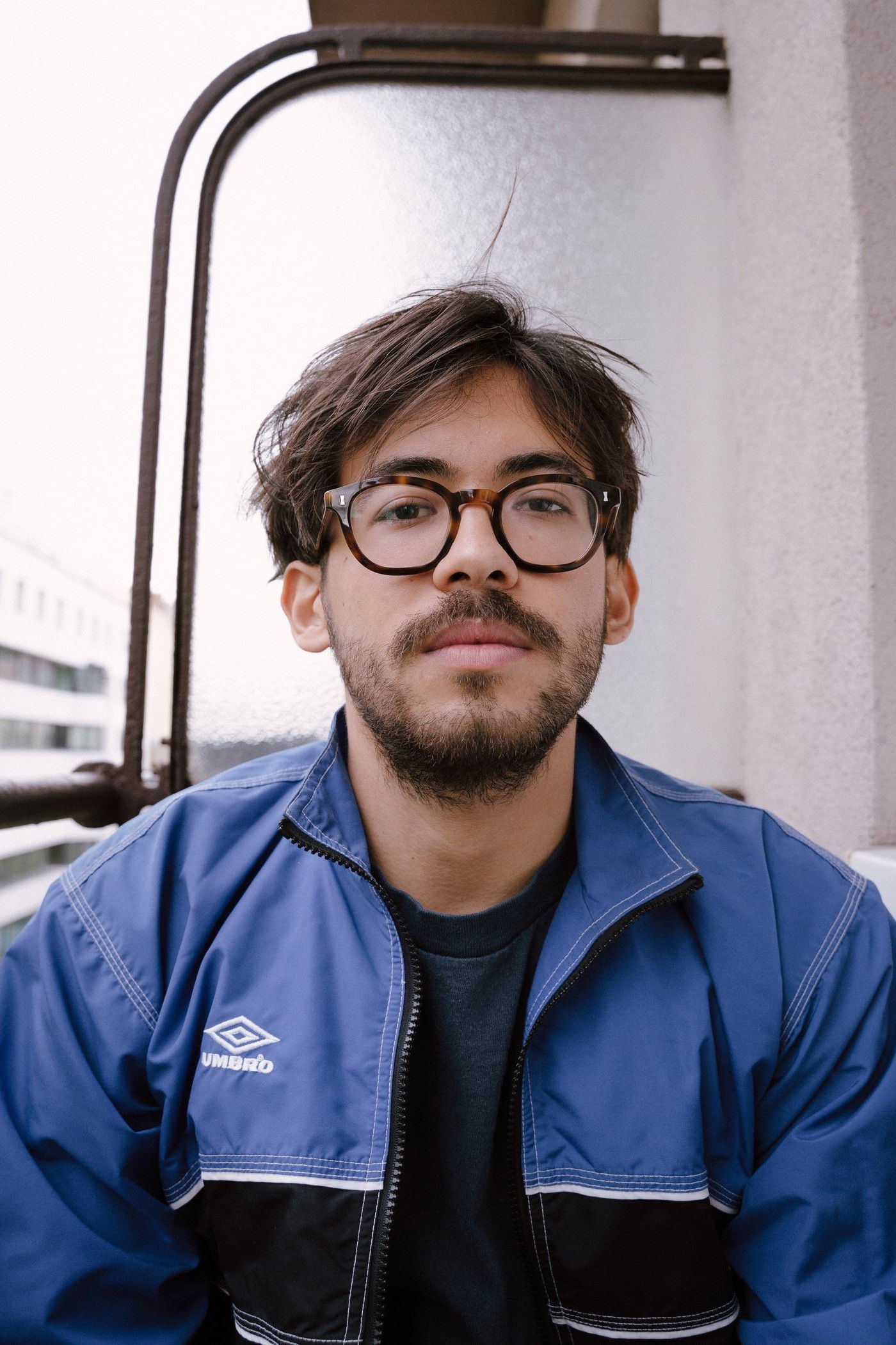 Danijar Áron Bíró backdrop