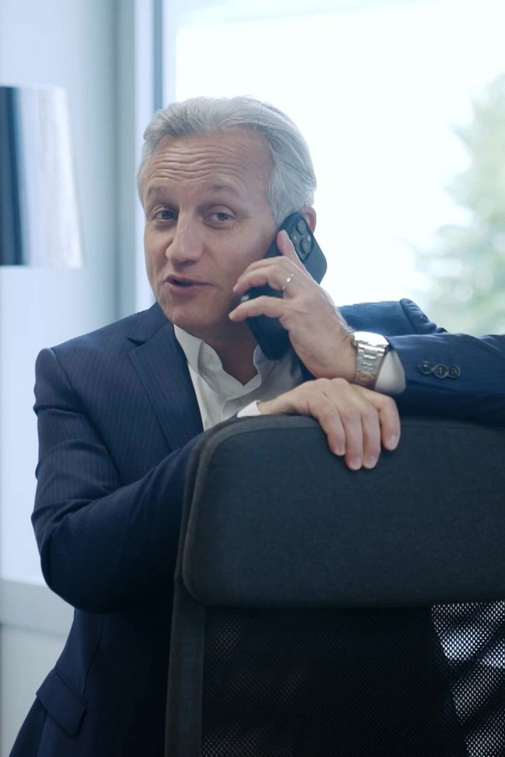 Lionel Stan backdrop