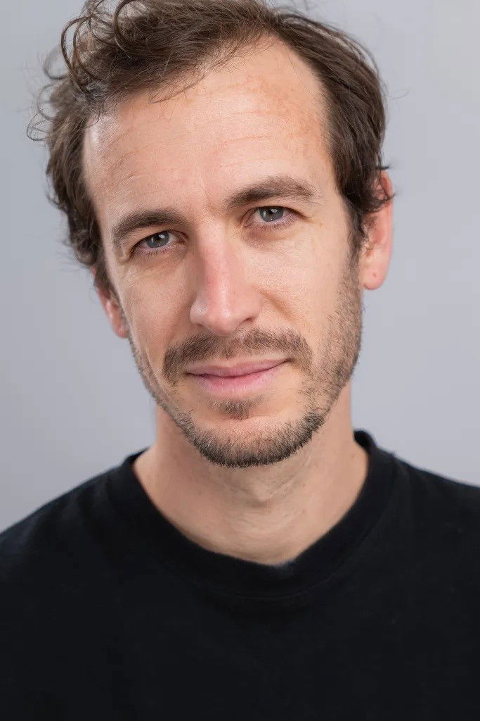 Paulo Quedas backdrop