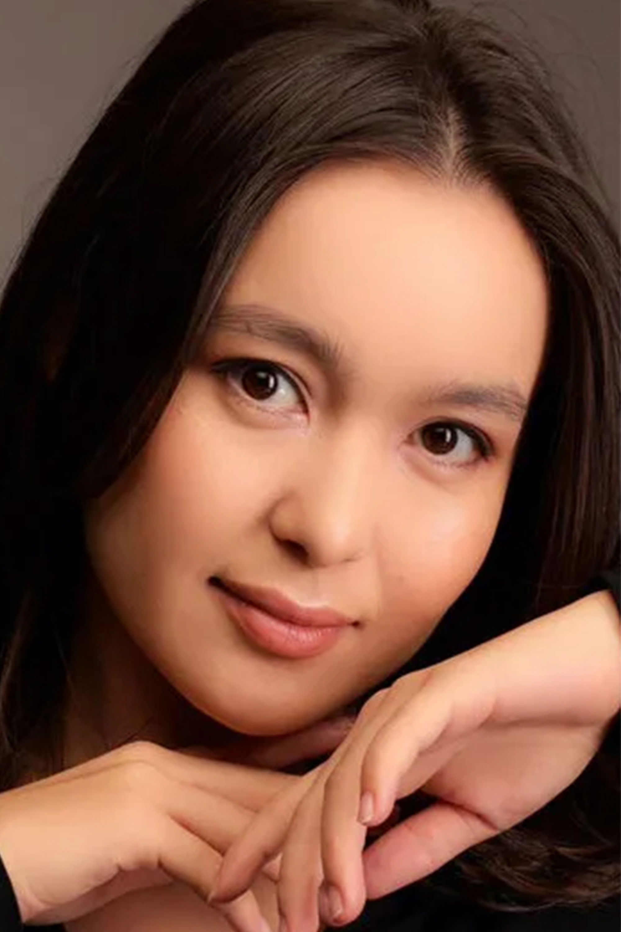 Bakytgul Serikbaeva backdrop