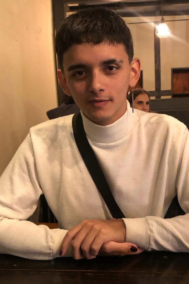 Renzo Fernandez backdrop