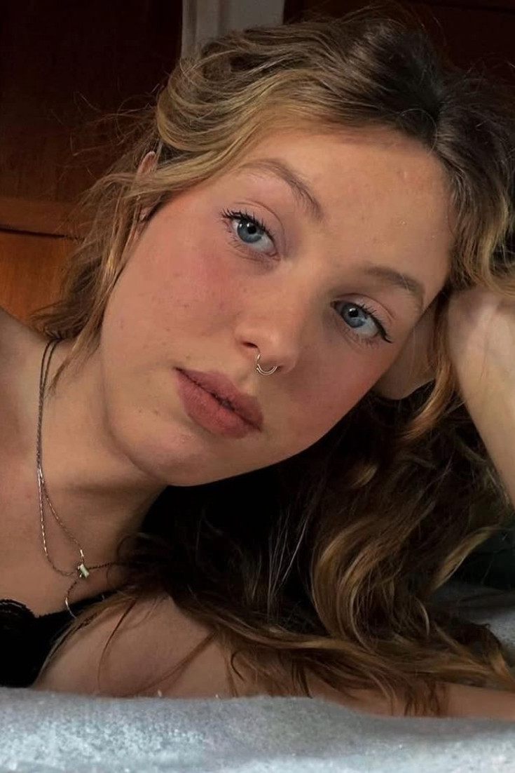 Mariana Martos backdrop