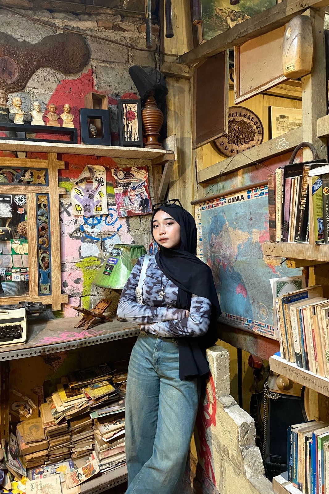 Harum Dwi Aryani backdrop