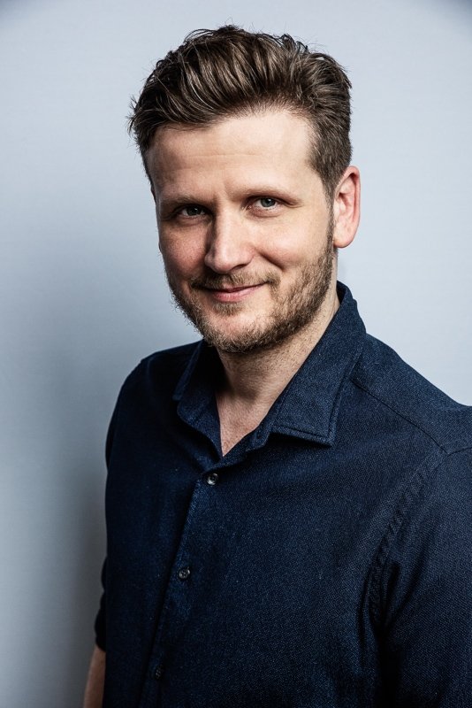 Dennis Gansel backdrop