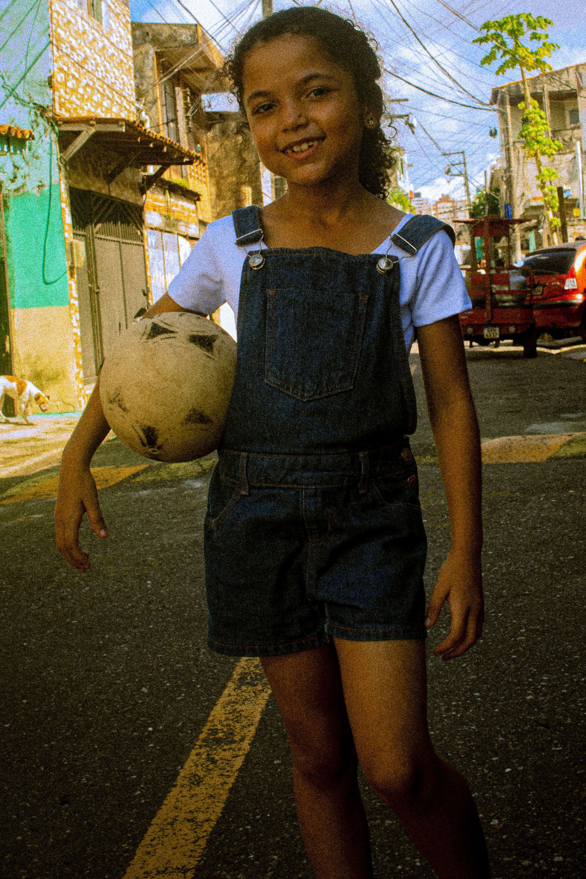 Cailany Carvalló backdrop