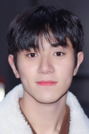 Kim Hyun-seo backdrop