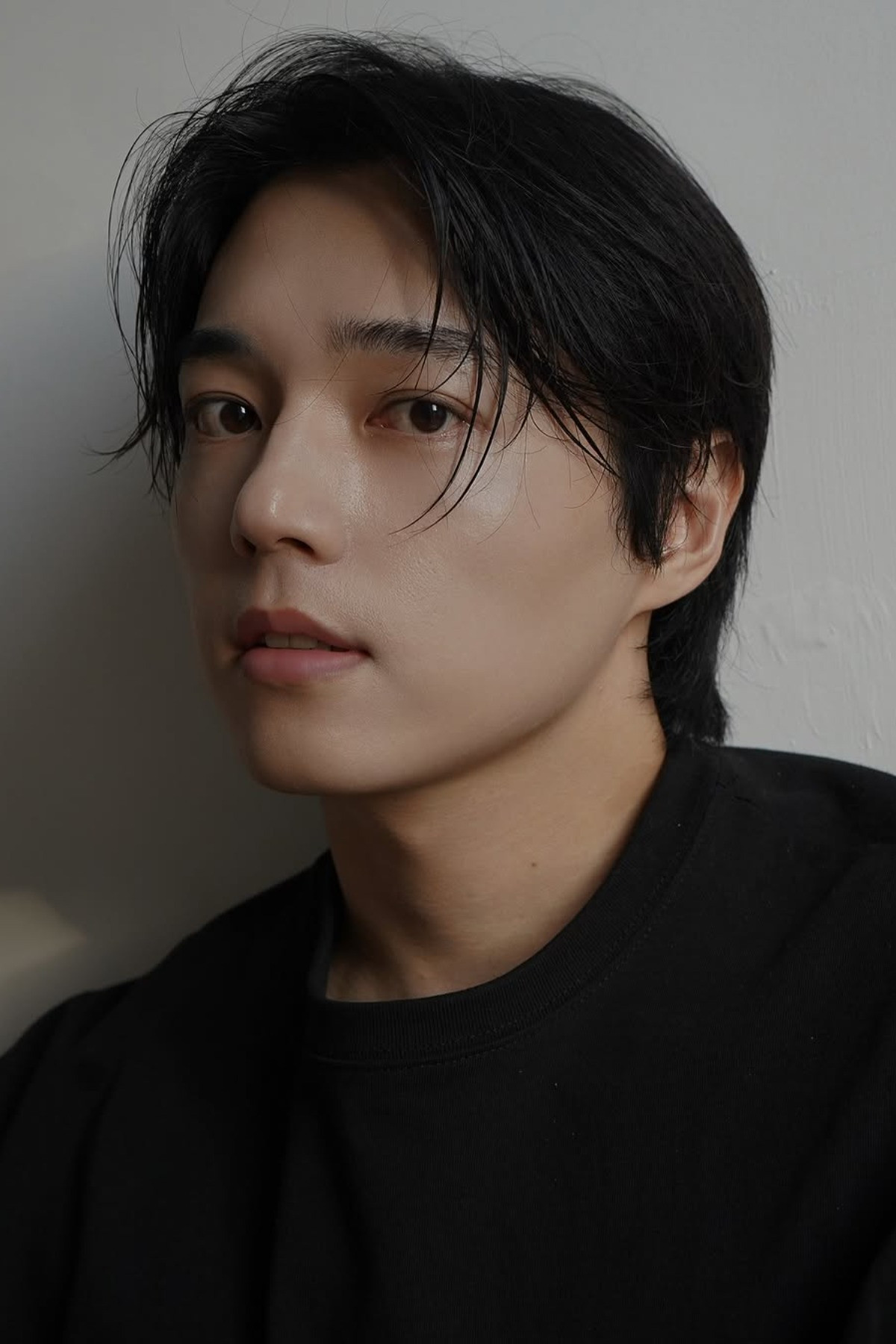 Ji Yoon-jae backdrop