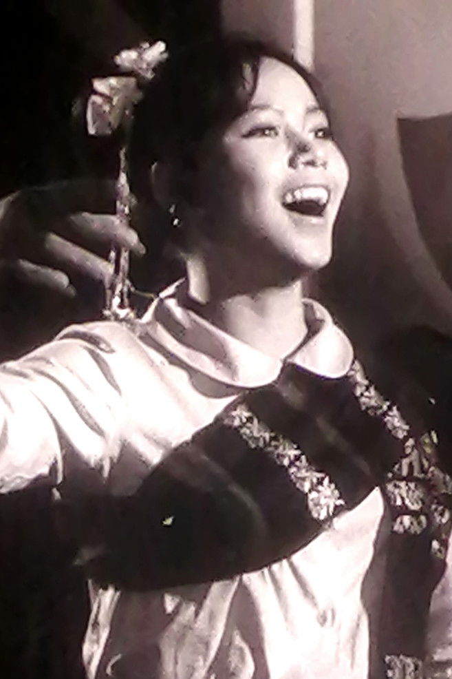 Phạm Thu An backdrop