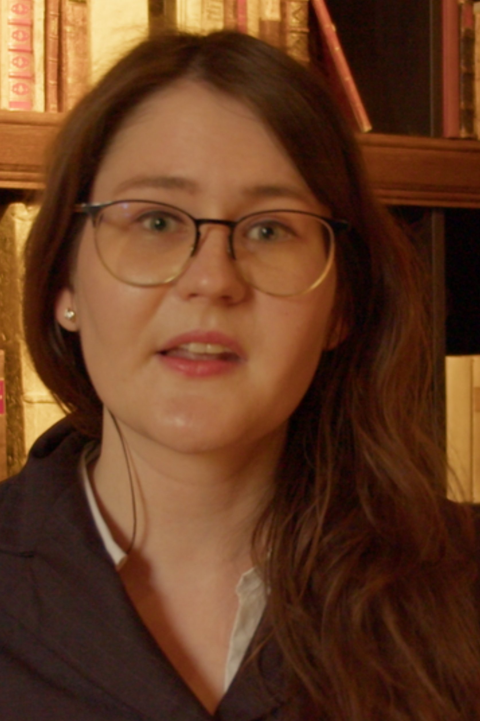 Kyra Gerber backdrop