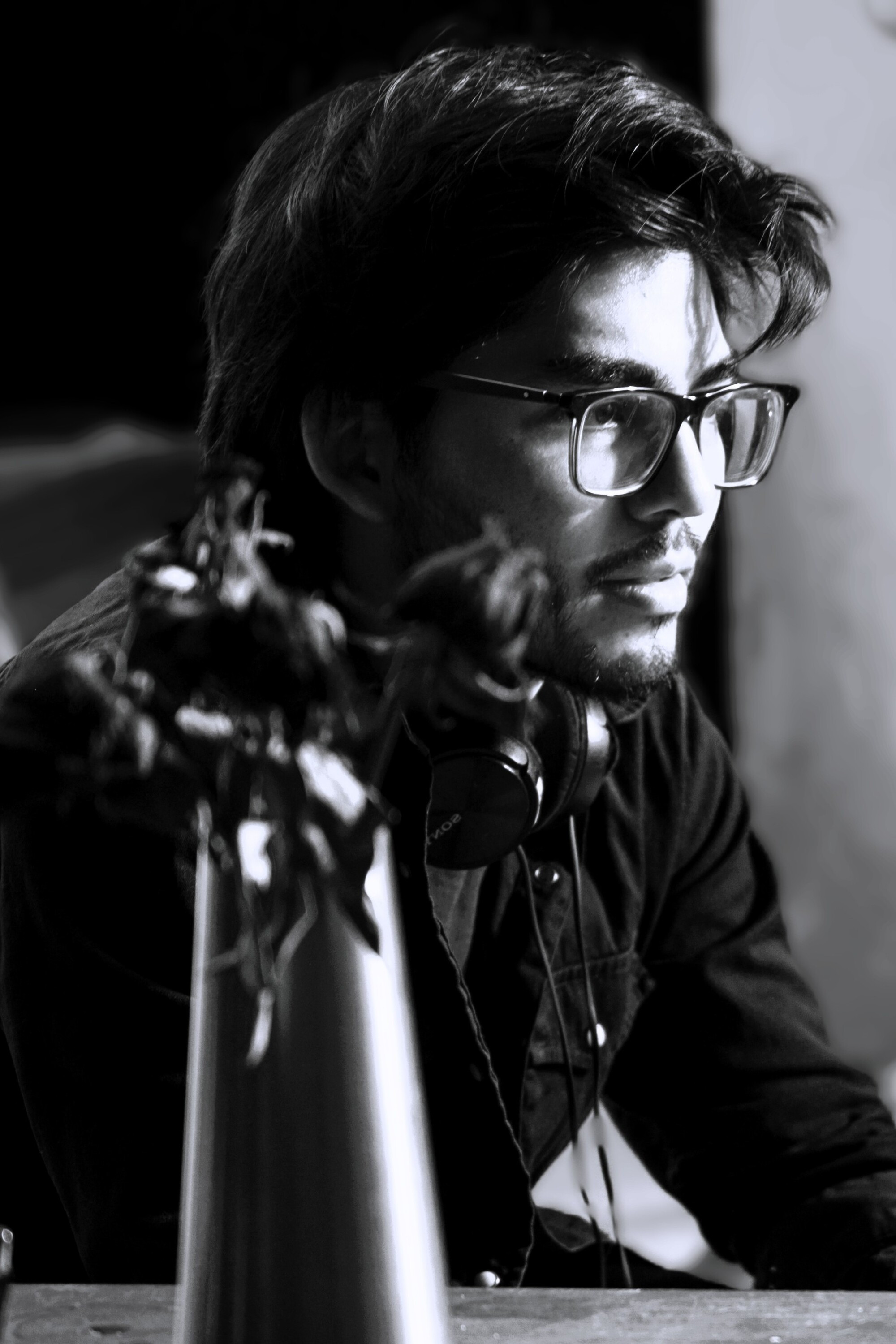 Raúl Pardo G. backdrop