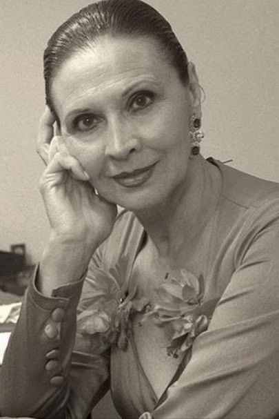 Merche Esmeralda backdrop