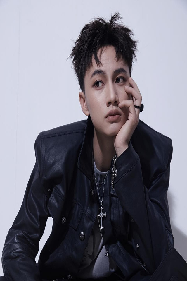 Đoàn Thế Vinh backdrop