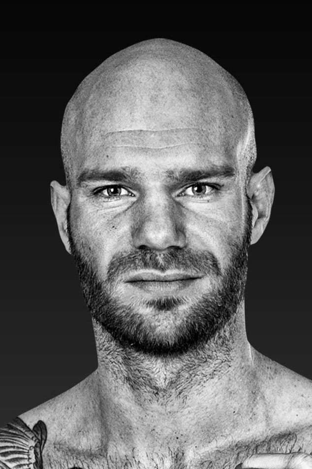 Mikkel Nielsen backdrop