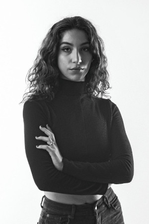 Mila Cadonik backdrop