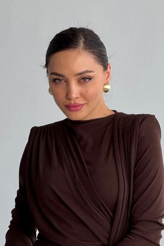 Adriana Galstyan backdrop