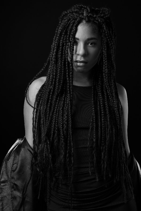 Cashmere Moniqué backdrop