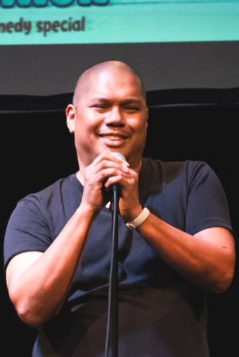 Muman Reyes backdrop