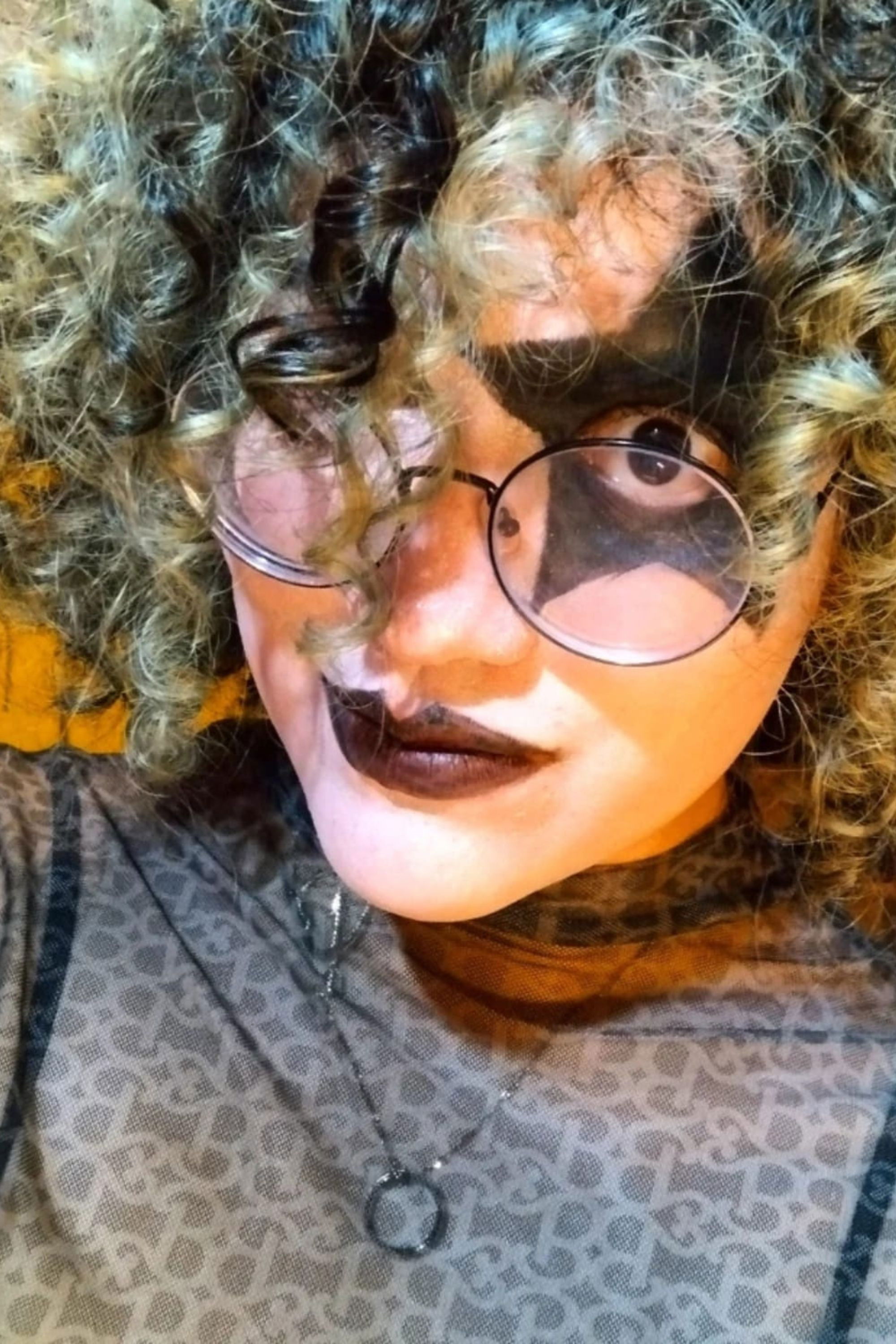 Janaína Kassandra backdrop