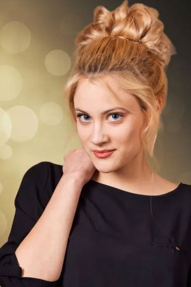 Sara Posnov backdrop