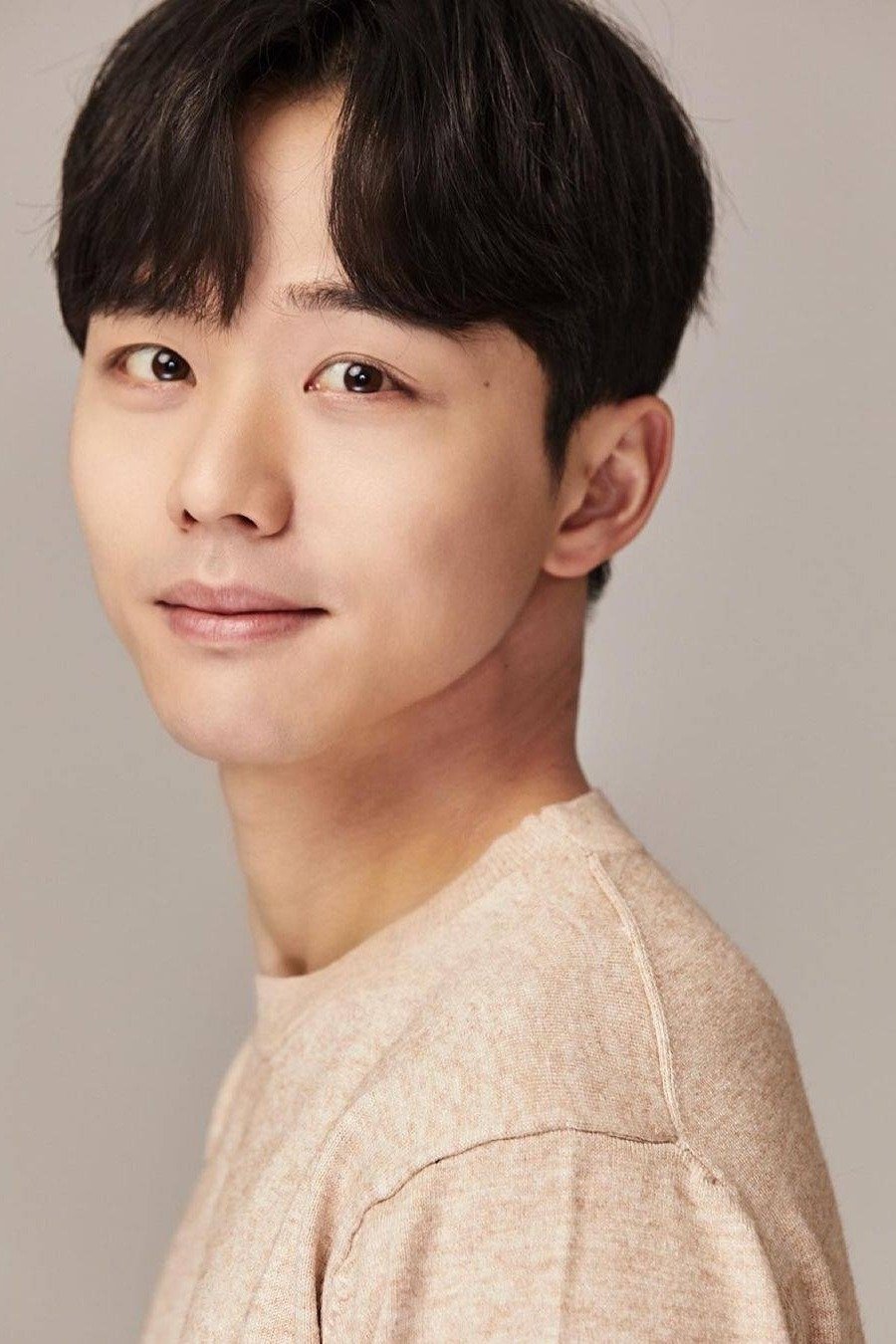 Ahn Jeong-gyun backdrop