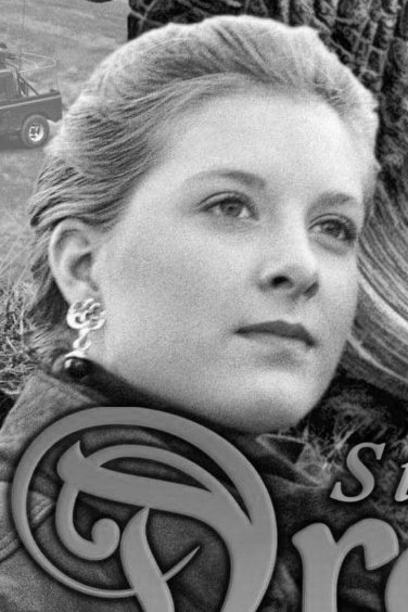 Mia Fothergill backdrop